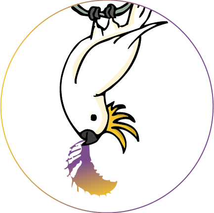 Lorelei kopfüber an einer Liane hängend mit Feder im Schnabel