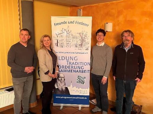 Foto des Vorstands: v.l. Herr Eisenschmidt, Frau Gruß, Herr Schulz, Herr Hundt