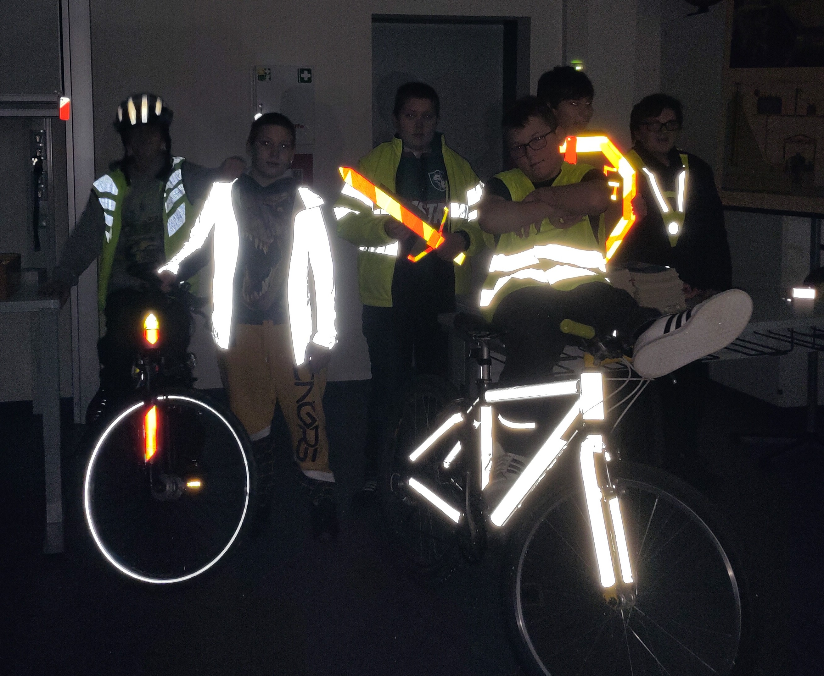 <p style="font-size:14pt;">Am Ende bringen sich nochmal alle Mitwirkenden in Position.</p>